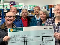 Plaid Cymru councillors donate to Ceredigion's foodbanks