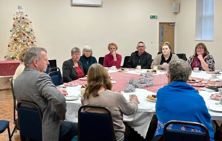 This week, the Cabinet Secretary for Social Justice, Jane Hutt, visited the safe and warm hub in Llanddewi Velfrey in Pembrokeshire to meet volunteers and to thank them for their dedication.