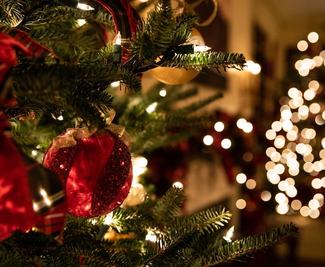 Tom Jones tribute to switch on Harlech Christmas lights