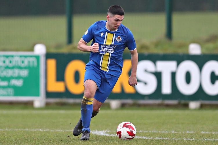 DENBIGH, DENBIGHSHIRE, WALES - 14th DECEMBER 2024 - Meilir Williams of Llanuwchllyn during Denbigh Town vs CPD Llanuwchllyn in Round 4 of the FAW Welsh Cup at Central Park, Denbigh (Pic by Sam Eaden/FAW)