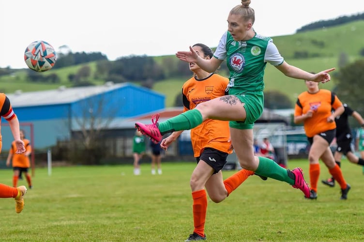Lucy Lloyd produced an assist and scored the Turfs' second goal