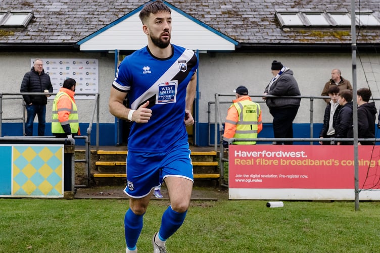 HAVERFORDWEST, WALES - 11 DECEMBER 2021:  Haverfordwest County's Elliot Scotcher during the JD Cymru Premier league fixture between Haverfordwest County A.F.C & Bala Town F.C, Bridge Meadow Stadium, December 11th, 2021, Haverfordwest, Wales (Pic By John Smith/FAW)