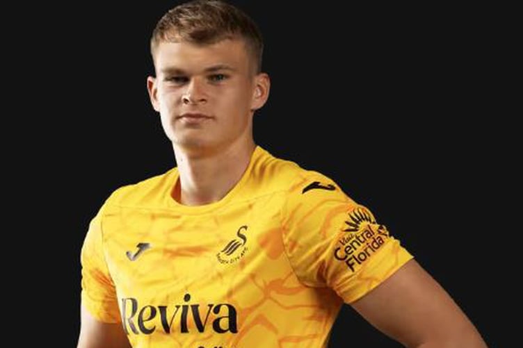 Goalkeeper Ben Hughes has signed a loan deal with the Canaries