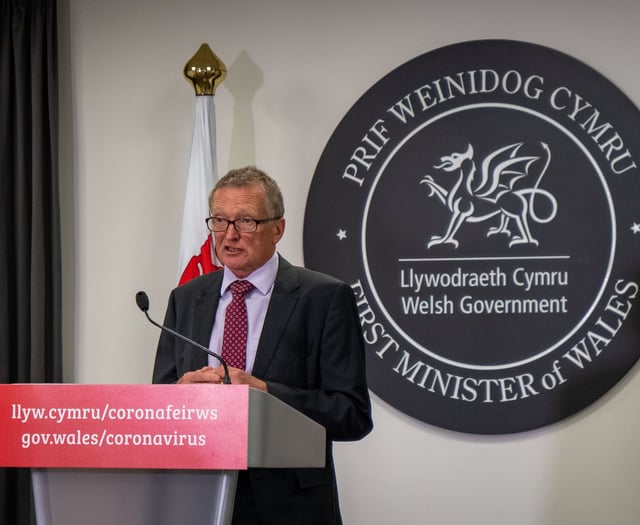 Man who led Wales' Covid response to step down 