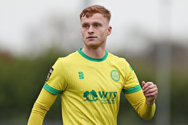 CAERNARFON, GWYNEDD, WALES - 2nd NOVEMBER 2024 - Caernarfon's Zack Clarke during Caernarfon Town vs Penybont FC in Round 15 of the JD Cymru Premier at The Oval, Caernarfon (Pic by Sam Eaden/FAW)