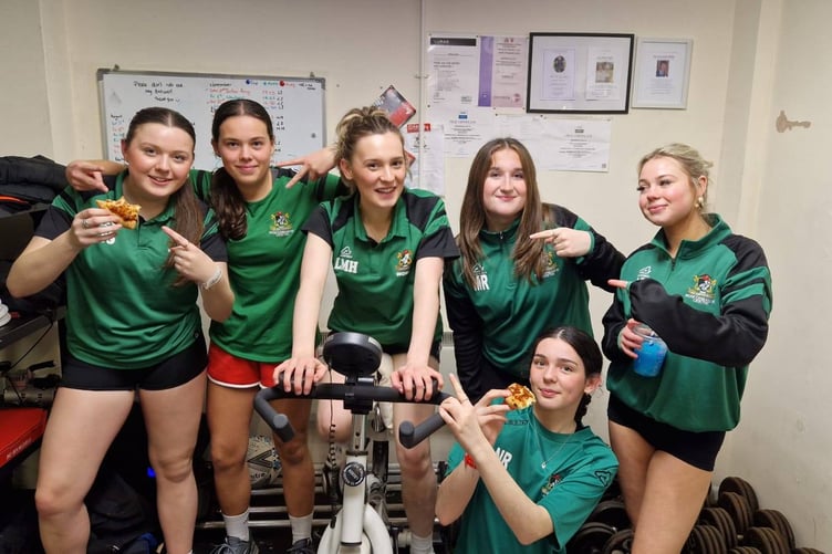 The players take on some carbs to complete the challenge