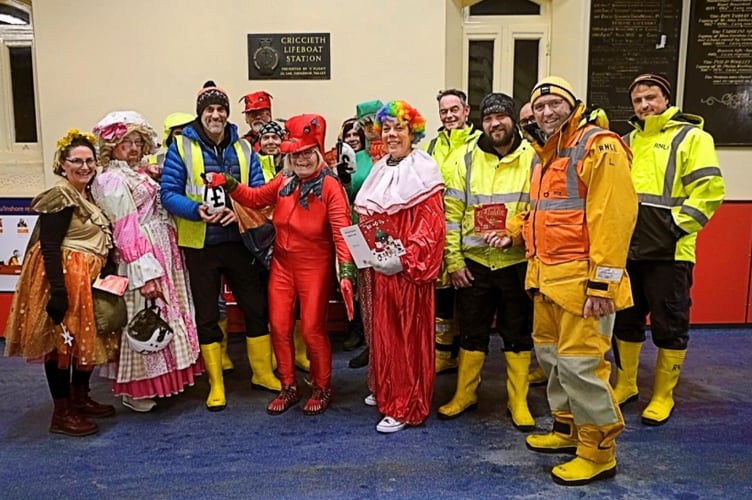 The Starlight Players met members of the Criccieth RNLI crew. Photo: Terry Mills