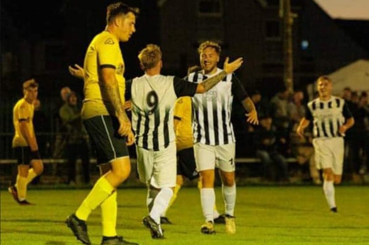 Barmouth are through to the semi finals of the Emrys Morgan Cup after beating Felinfach 4-0