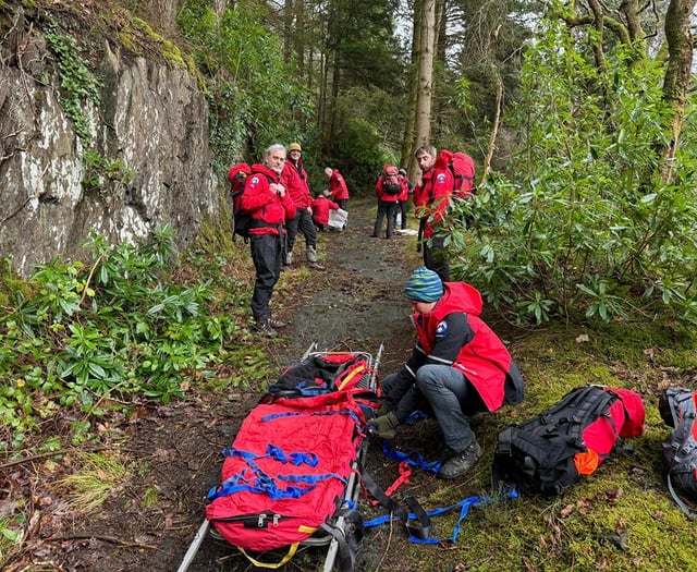 Aberdyfi rescuers go over border to help injured runner