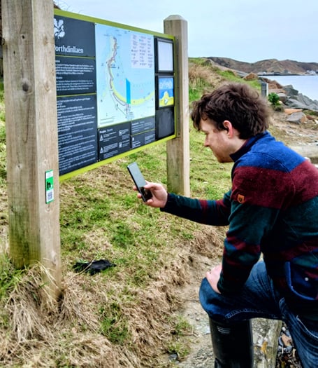Scanning the HistoryPoints seagrass QR code at Morfa Nefyn
