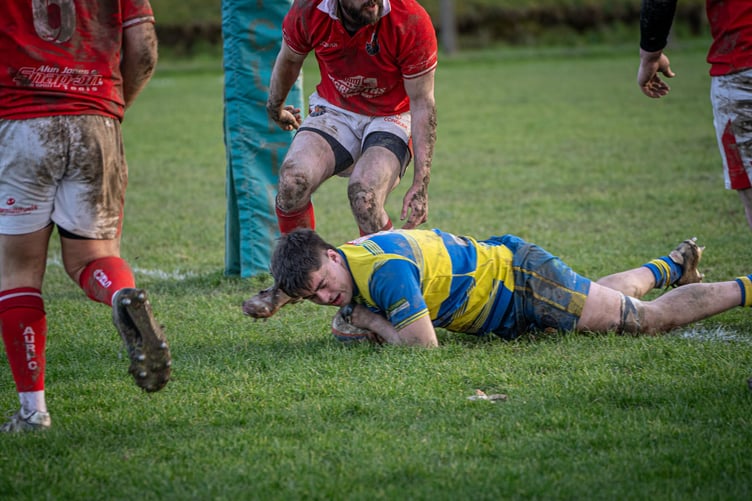 Man of the match Osian Davies scores a try for Aberaeron (Photo: Rhys Hafod Photography)
