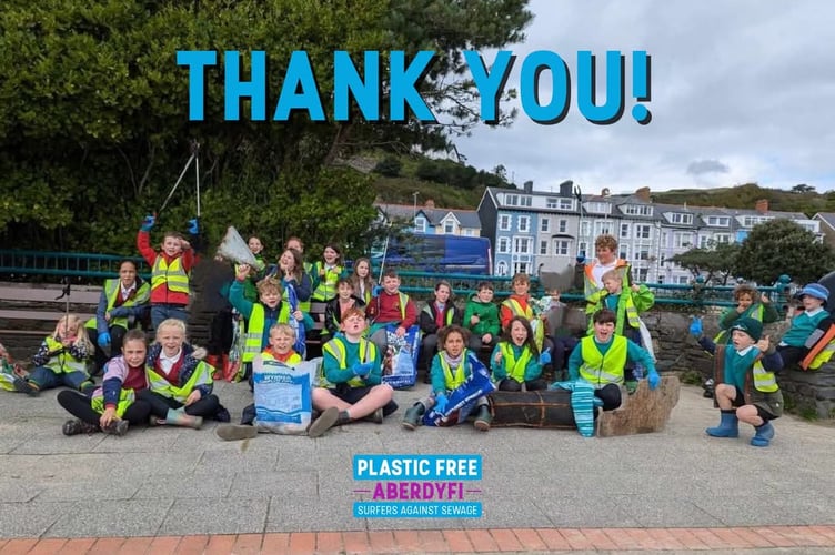 Ysgol Pennal and Ysgol Dyffryn Dulas Corris borrowed equipment to clean the beach