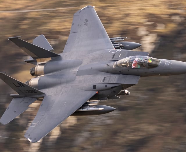 US pilots fly Y Ddraig Goch as they take on the Mach Loop