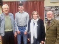 Cystadlu brwd ar lwyfan Eisteddfod Abergynolwyn