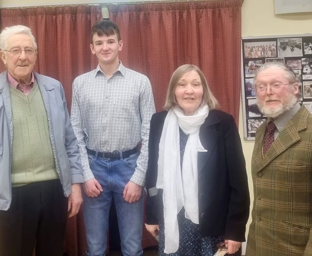 Cystadlu brwd ar lwyfan Eisteddfod Abergynolwyn