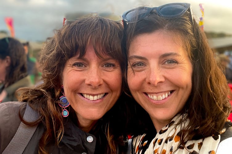 Angharad a Lois Prys