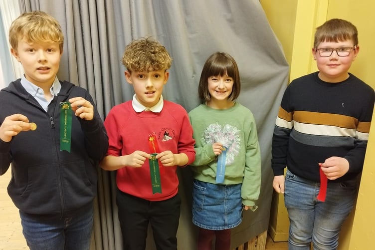 Llefaru Bl 5 a 6 - 1af Emrys Jarman, 2il Nansi Evans, Cydradd 3ydd Aron Wyn Davies a Jack Pugh