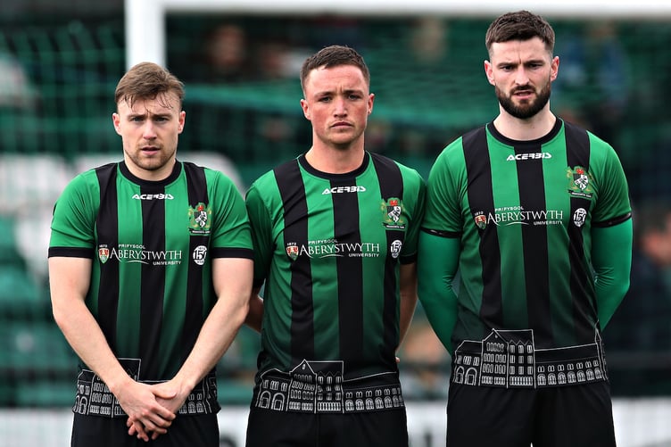 ABERYSTWYTH, CEREDIGION, WALES - 21st APRIL 2024 - Aberystwyth's Liam Walsh, Iwan Lewis and John Owen form a wall during Aberystwyth Town vs Pontypridd United in round 32 of the JD Cymru Premier at Park Avenue, Aberystwyth (Pic by Sam Eaden/FAW)