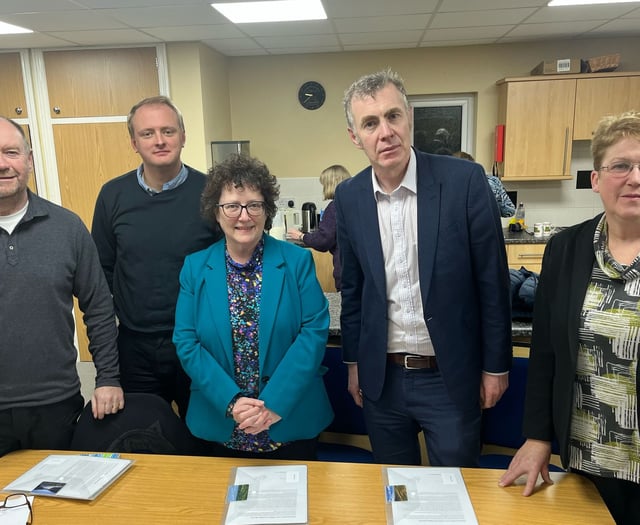 Politicians join forces with communities to voice pylon concerns