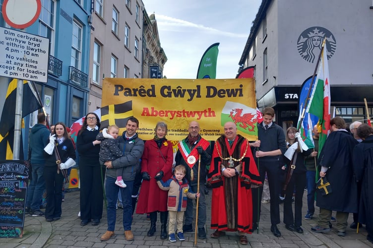 The annual Parêd Gwyl Dewi started at 1pm, led by Cwmni Theatr Arad Goch founder, Jeremy Turner, pictured here second from right, at the start of the parade. Photo: Julie McNicholls Vale