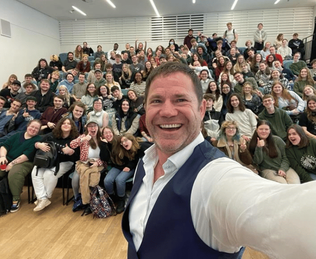 Bangor Uni to release tickets for TV's Steve Backshall whale talk