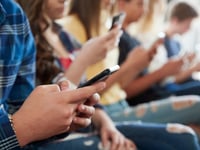 Senedd warns “something must be done” with smartphones in classrooms