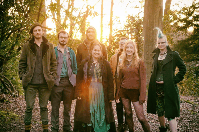  Folk group Ushti Baba