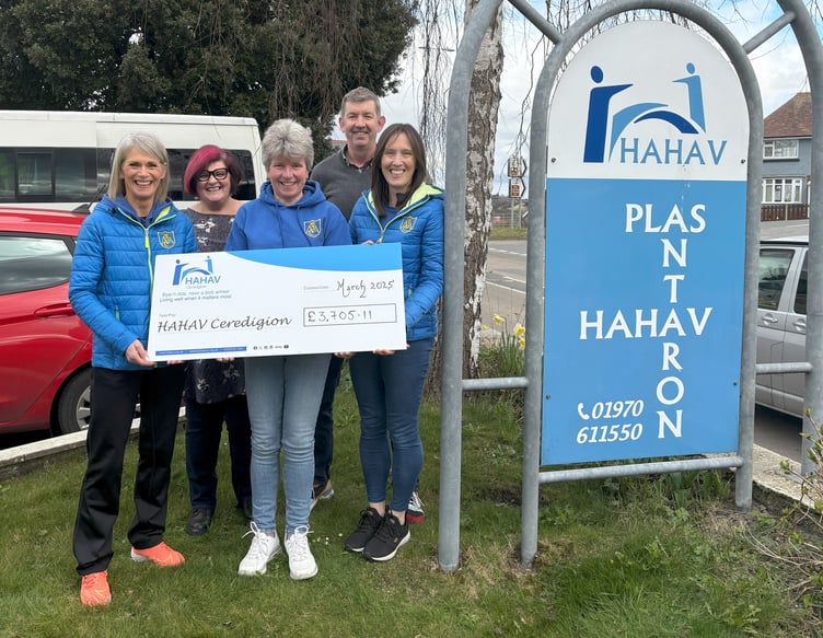 Karen Davies, HAHAV Chief Executive Rhian Dafydd, Ceris Williams, HAHAV Vice Chair Deian Creunant and Kirsten Hughes