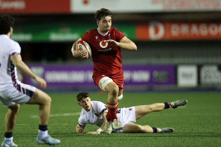 14.03.25 - Wales U20s v England U20s - U20s Six Nations Championship - Deian Gwynne of Wales makes a break.