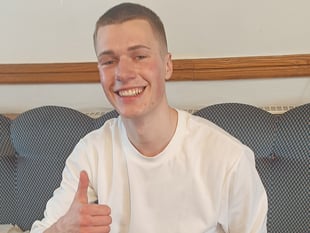 Aber boxer Bartos through to final