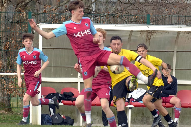 A midfield tussle at the Marian (Photo: Rod Davies)