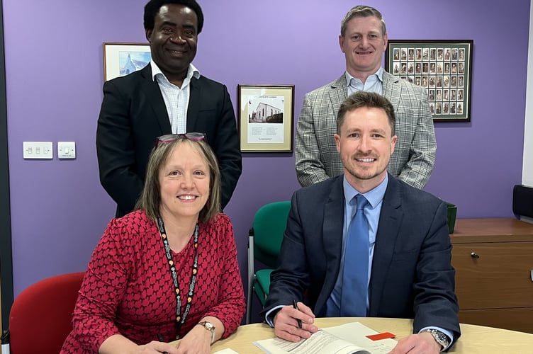 Professor Anwen Jones, Llŷr Roberts, Dr Wyn Morris, Dr Aloysius Igboekwu