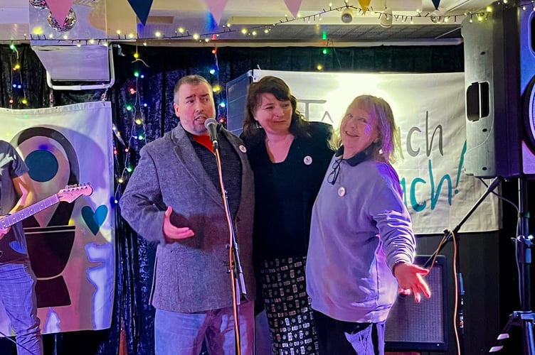 MP Steve Witherden with Machynlleth Town Councillors Kim Bryan (centre) and Norma McCarten (right) at the Ty bach Mach fundraiser on Saturday 29 March