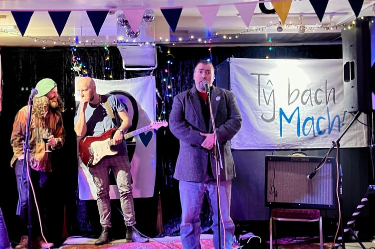 MP Steve Witherden attended the Ty bach Mach fundraising event and spoke in support of the community efforts to keep the facilities open