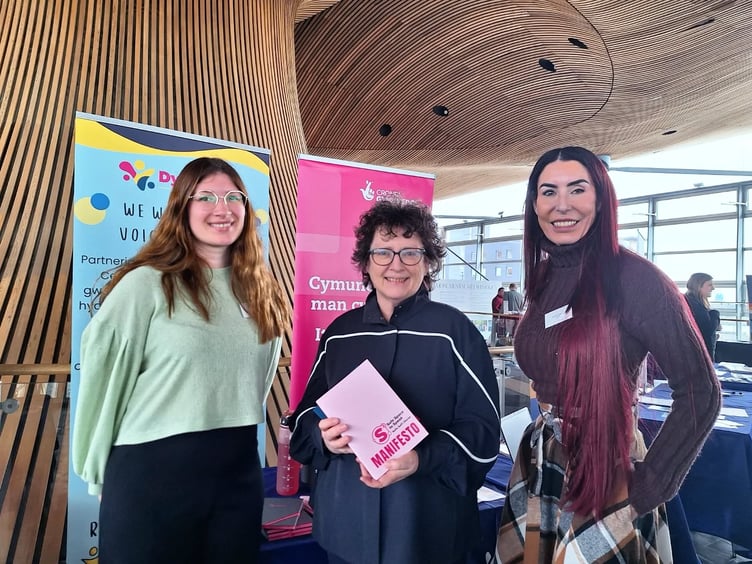 Elin Jones MS celebrates Area 43 at the Senedd