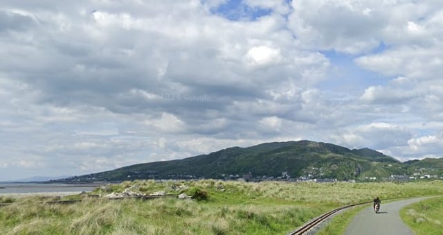 Abandoned boat issue on Gwynedd coast