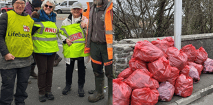 Pwllheli volunteers collect over 30 sacks of rubbish