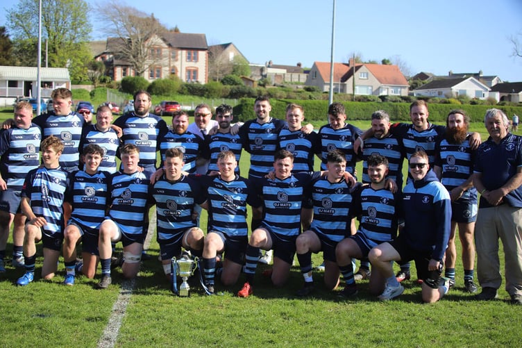 Aber pose with the trophy (Photo: Mike Binks)