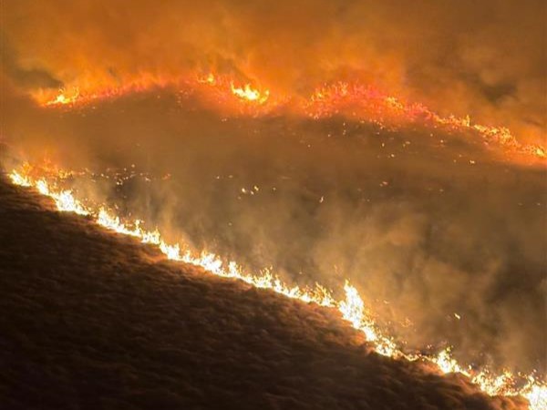Public warned to avoid Ffair Rhos area as 48 hour grass fire rages on