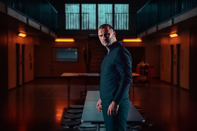 Mae'r gyfres boblogaidd Bariau yn dychwelyd