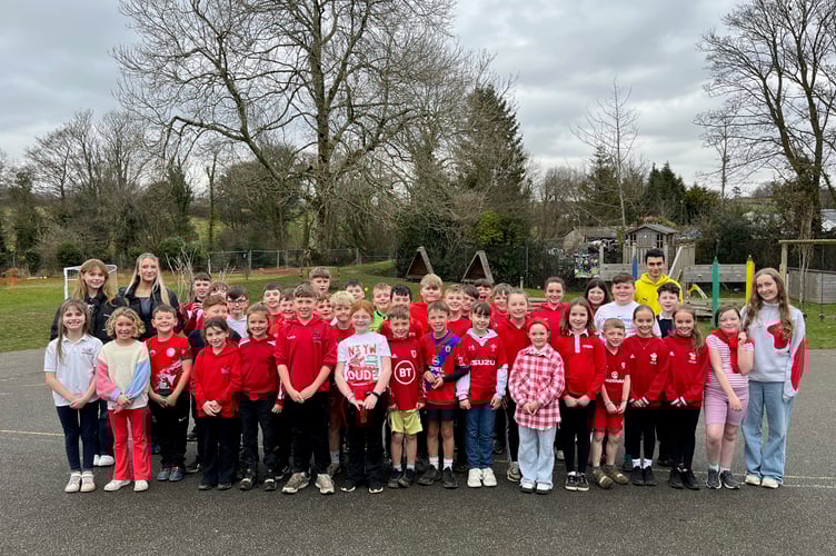 The college students helped Ysgol Abererch pupils with their French