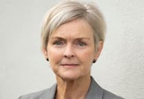 Delyth Evans yw cadeirydd newydd S4C