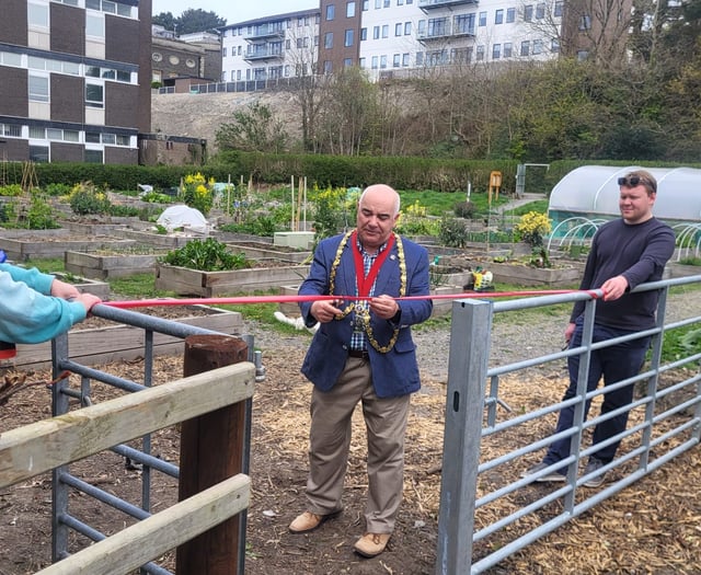Mayor officially opens new community growing space in Aberystwyth