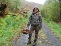 "I never want to eat normal food" - The woman eating wild for science