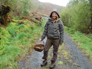 "I never want to eat normal food" - The woman eating wild for science