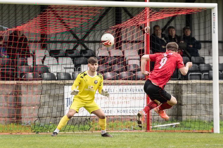 Tom Hilditch head in Porhmadog's second goal against Connah'q Quay Town (Photo: Jeff Guile)