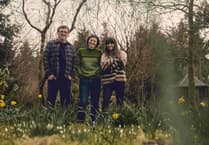 Pwllheli singer's gardening series debuts on S4C