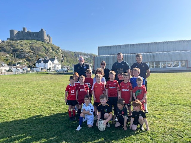 PCSO Elliw Williams with youngsters from Harlech Rugby Club. Photo: NWP Gwynedd South