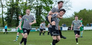 Street shake up title race with big win
