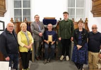 Eisteddfod Gadeiriol Capel Bryngwenith yn llwydiant ysgubol